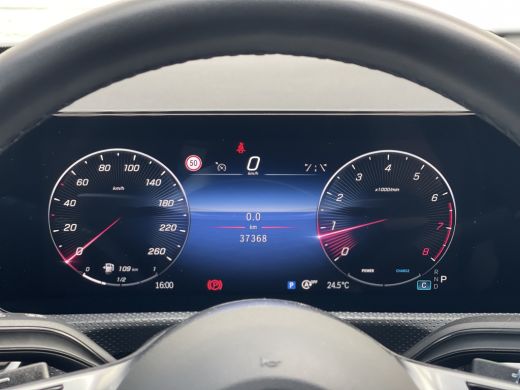 Mercedes-Benz A-Klasse 180 Luxury Line | Facelift | Pano | Ambiente | Camera | CarPlay | LED | Keyless | DAB+ ActivLease financial lease
