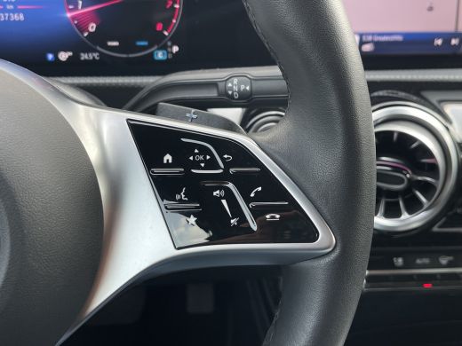 Mercedes-Benz A-Klasse 180 Luxury Line | Facelift | Pano | Ambiente | Camera | CarPlay | LED | Keyless | DAB+ ActivLease financial lease