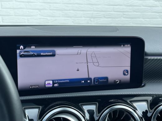 Mercedes-Benz A-Klasse 180 Luxury Line | Facelift | Pano | Ambiente | Camera | CarPlay | LED | Keyless | DAB+ ActivLease financial lease