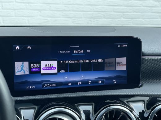 Mercedes-Benz A-Klasse 180 Luxury Line | Facelift | Pano | Ambiente | Camera | CarPlay | LED | Keyless | DAB+ ActivLease financial lease