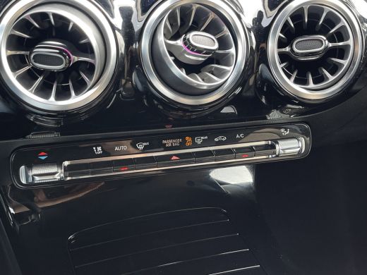 Mercedes-Benz A-Klasse 180 Luxury Line | Facelift | Pano | Ambiente | Camera | CarPlay | LED | Keyless | DAB+ ActivLease financial lease