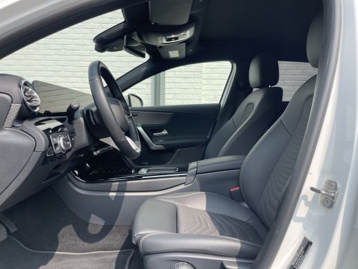 Mercedes-Benz A-Klasse 180 Luxury Line | Facelift | Pano | Ambiente | Camera | CarPlay | LED | Keyless | DAB+ ActivLease financial lease