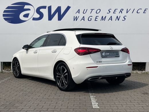 Mercedes-Benz A-Klasse 180 Luxury Line | Facelift | Pano | Ambiente | Camera | CarPlay | LED | Keyless | DAB+ ActivLease financial lease