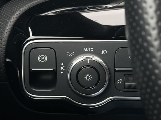 Mercedes-Benz CLA Shooting Brake 180 AMG | Night | Sfeerverlichting | Pano | Camera ActivLease financial lease