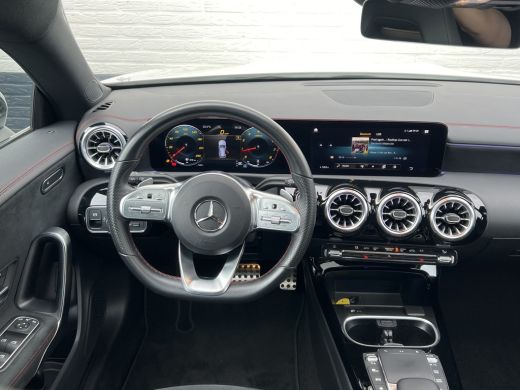 Mercedes-Benz CLA Shooting Brake 180 AMG | Night | Sfeerverlichting | Pano | Camera ActivLease financial lease