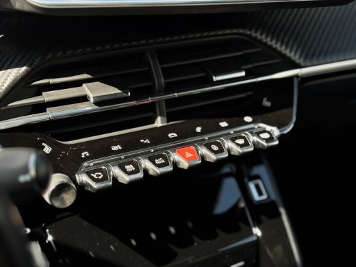 Peugeot 208 GT Pack Camera Achter | Zwart dak | Spoiler | Alcanta Stoelen | Stoelverwarming | Apple Carplay |... ActivLease financial lease