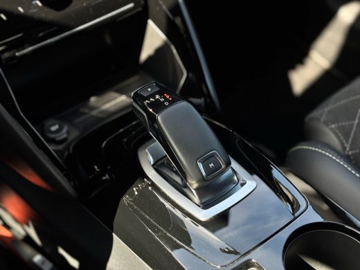 Peugeot 208 GT Pack Camera Achter | Zwart dak | Spoiler | Alcanta Stoelen | Stoelverwarming | Apple Carplay |... ActivLease financial lease