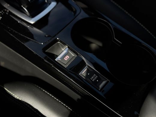 Peugeot 208 GT Pack Camera Achter | Zwart dak | Spoiler | Alcanta Stoelen | Stoelverwarming | Apple Carplay |... ActivLease financial lease