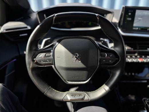 Peugeot 208 GT Pack Camera Achter | Zwart dak | Spoiler | Alcanta Stoelen | Stoelverwarming | Apple Carplay |... ActivLease financial lease