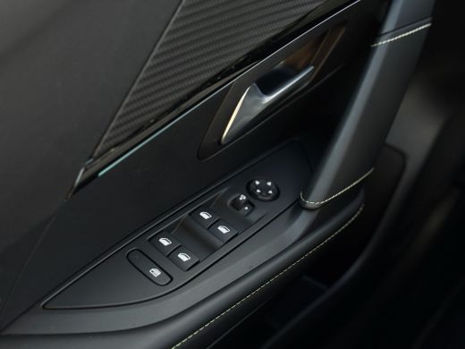 Peugeot 208 GT Pack Camera Achter | Zwart dak | Spoiler | Alcanta Stoelen | Stoelverwarming | Apple Carplay |... ActivLease financial lease