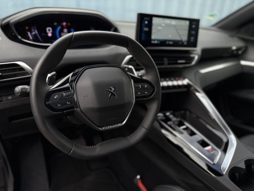 Peugeot 5008 Allure Pack Business | 18" lichtmetalen velgen 'Detroit' | Camera achter | Climate Control met li... ActivLease financial lease