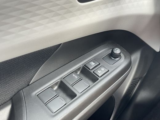 Suzuki Swift 1.2 Select Smart Hybrid | Navi | Camera | ACC | LED | Keyless | CarPlay ActivLease financial lease