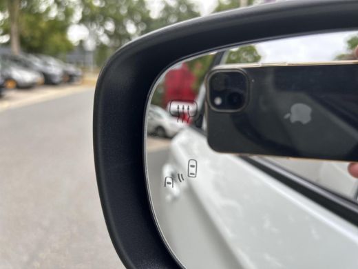 Suzuki Swift 1.2 Style Smart Hybrid ActivLease financial lease