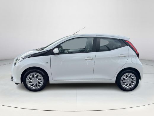 Toyota Aygo 1.0 VVT-i x-play | Apple CarPlay/Android auto | Achteruitrijcamera | Fietsendragerbeugel ActivLease financial lease