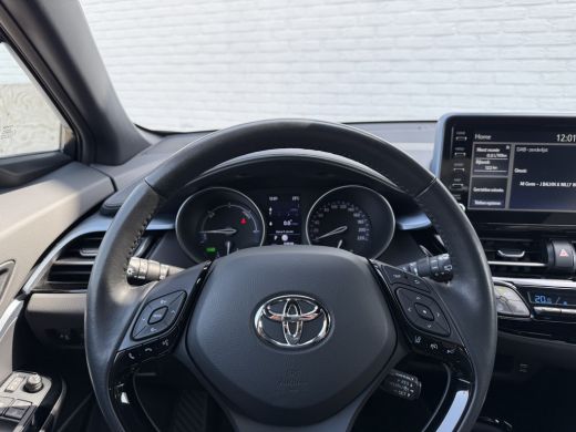 Toyota C-HR 2.0 Hybrid Team D | CarPlay | Camera | ACC | Dodehoek | Keyless | 18 inch ActivLease financial lease