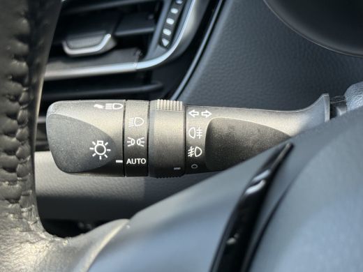 Toyota C-HR 2.0 Hybrid Dynamic | CarPlay | Camera | ACC | Dodehoek | Keyless | 18 inch ActivLease financial lease