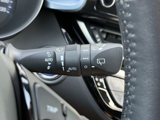 Toyota C-HR 2.0 Hybrid Dynamic | CarPlay | Camera | ACC | Dodehoek | Keyless | 18 inch ActivLease financial lease