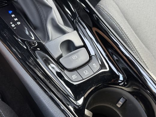 Toyota C-HR 2.0 Hybrid Dynamic | CarPlay | Camera | ACC | Dodehoek | Keyless | 18 inch ActivLease financial lease