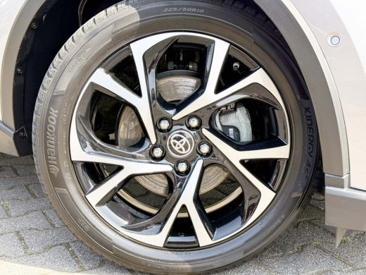 Toyota C-HR 2.0 Hybrid Dynamic | CarPlay | Camera | ACC | Dodehoek | Keyless | 18 inch ActivLease financial lease