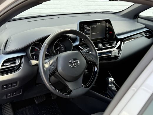 Toyota C-HR 2.0 Hybrid Team D | CarPlay | Camera | ACC | Dodehoek | Keyless | 18 inch ActivLease financial lease