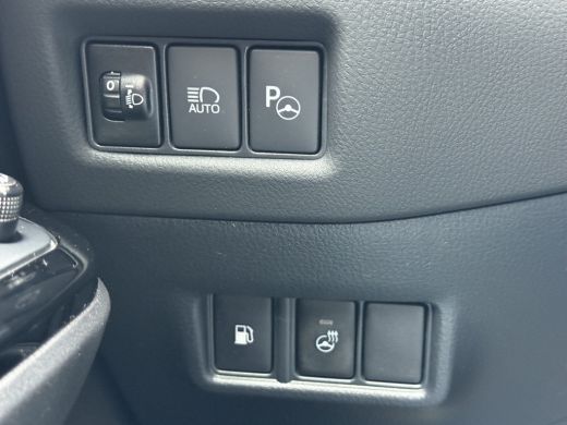 Toyota C-HR 2.0 Hybrid Dynamic | CarPlay | Camera | ACC | LED | DAB+ | Keyless | 18 inch ActivLease financial lease