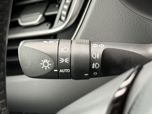 Toyota C-HR 2.0 Hybrid Dynamic | CarPlay | Camera | ACC | LED | DAB+ | Keyless | 18 inch ActivLease financial lease