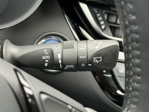 Toyota C-HR 2.0 Hybrid Dynamic | CarPlay | Camera | ACC | LED | DAB+ | Keyless | 18 inch ActivLease financial lease