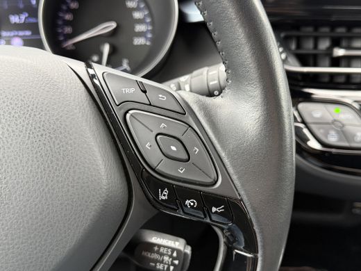 Toyota C-HR 2.0 Hybrid Team D | CarPlay | Camera | ACC | LED | DAB+ | Keyless | 18 inch ActivLease financial lease