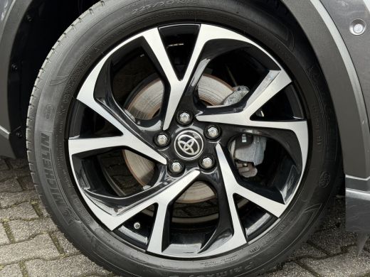 Toyota C-HR 2.0 Hybrid Dynamic | CarPlay | Camera | ACC | LED | DAB+ | Keyless | 18 inch ActivLease financial lease