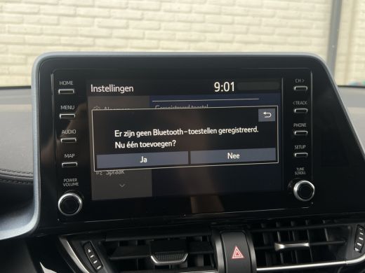 Toyota C-HR 2.0 Hybrid Bi-Tone | CarPlay | Camera | ACC | LED | DAB+ | Keyless | 18 inch ActivLease financial lease