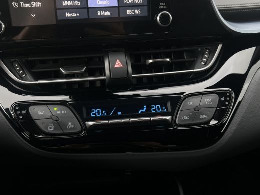 Toyota C-HR 2.0 Hybrid Bi-Tone | CarPlay | Camera | ACC | LED | DAB+ | Keyless | 18 inch ActivLease financial lease