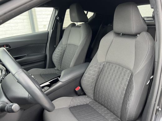 Toyota C-HR 2.0 Hybrid Bi-Tone | CarPlay | Camera | ACC | LED | DAB+ | Keyless | 18 inch ActivLease financial lease