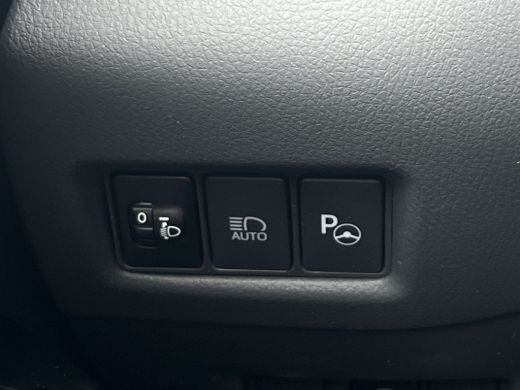 Toyota C-HR 2.0 Hybrid Bi-Tone | CarPlay | Camera | ACC | LED | DAB+ | Keyless | 18 inch ActivLease financial lease