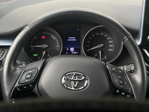 Toyota C-HR 2.0 Hybrid Bi-Tone | CarPlay | Camera | ACC | LED | DAB+ | Keyless | 18 inch ActivLease financial lease