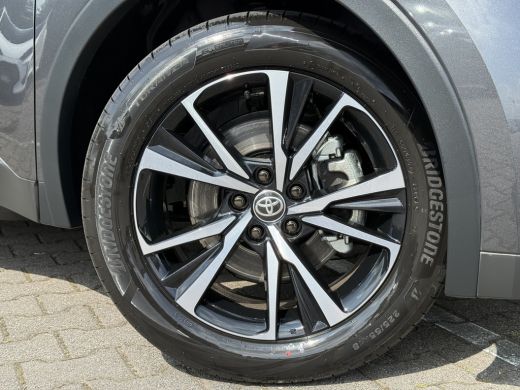 Toyota C-HR 2.0 Plug-in Hybrid 220 Dynamic | ACC | Camera | Navi XL | Keyless | Winter-Pakket | 18 inch ActivLease financial lease