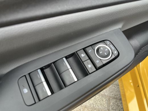 Toyota Prius 2.0 Plug-in Executive | All-in prijs | Apple/Android | Camera | Stoelverwarming | ActivLease financial lease
