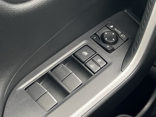 Toyota RAV4 2.5 Hybrid AWD Executive Bi-Tone | Trekhaak | JBL Audio | Camera | Dodehoek ActivLease financial lease