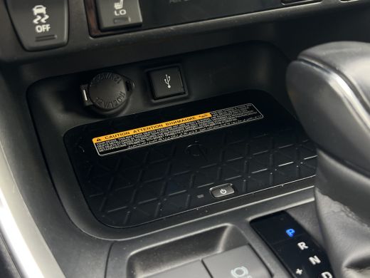 Toyota RAV4 2.5 Hybrid AWD Executive Bi-Tone | Trekhaak | JBL Audio | Camera | Dodehoek ActivLease financial lease