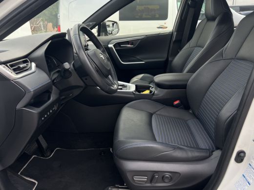Toyota RAV4 2.5 Hybrid AWD Executive Bi-Tone | Trekhaak | JBL Audio | Camera | Dodehoek ActivLease financial lease