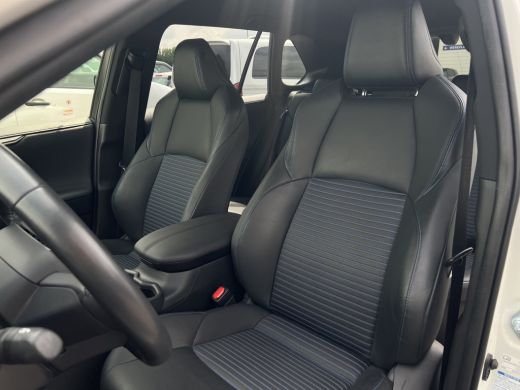 Toyota RAV4 2.5 Hybrid AWD Executive Bi-Tone | Trekhaak | JBL Audio | Camera | Dodehoek ActivLease financial lease