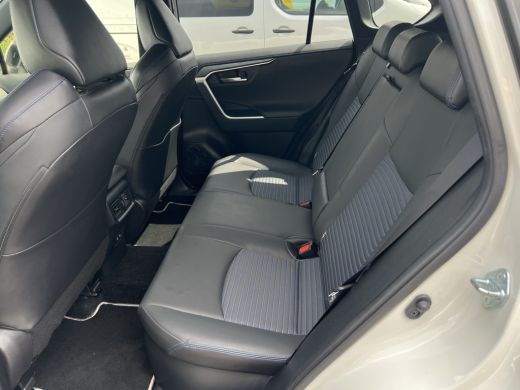 Toyota RAV4 2.5 Hybrid AWD Executive Bi-Tone | Trekhaak | JBL Audio | Camera | Dodehoek ActivLease financial lease