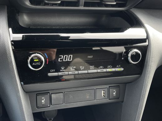 Toyota Yaris Cross 1.5 Hybrid Team D | CarPlay | Camera | ACC | LED | DAB+ | Keyless ActivLease financial lease