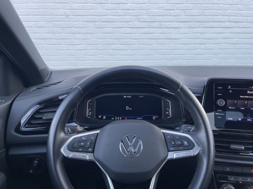 Volkswagen T-Roc 1.5 TSI Style | Pano | CarPlay | ACC | IQ Light | DAB+ | 18 inch ActivLease financial lease