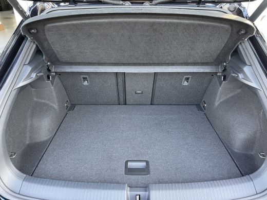 Volkswagen T-Roc 1.5 TSI Style | Pano | CarPlay | ACC | IQ Light | DAB+ | 18 inch ActivLease financial lease