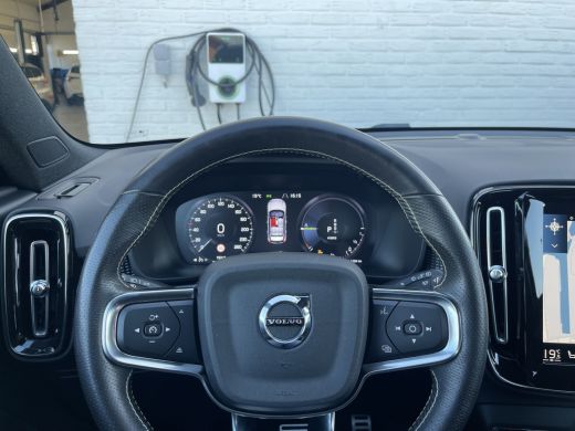 Volvo  XC40 1.5 T4 Recharge R-Design | Navi | Trekhaak | CarPlay | Camera | LED | DAB | 19 inch ActivLease financial lease