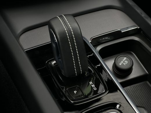 Volvo  XC60 2.0 B4 R-Design | Pano | CarPlay | Camera | LED | DAB+ | 19 inch ActivLease financial lease