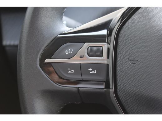 Peugeot 208 1.2 PURETECH 100PK ALLURE PACK / NAVI / LEDER / CLIMA / FULL-LED / PDC / CAMERA / 16" LMV / WINTE... ActivLease financial lease