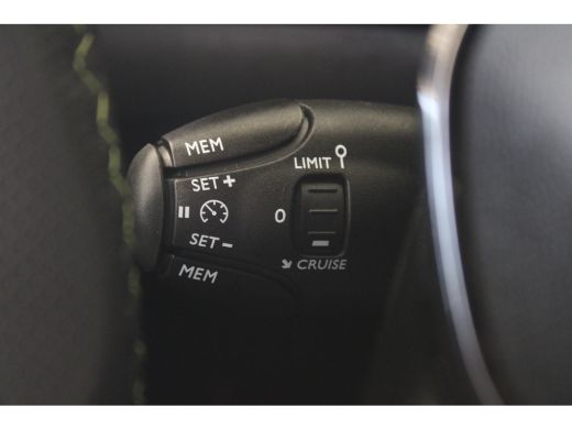 Peugeot 208 1.2 Turbo 100-PK GT PARKEERCAMERA | NAVI | DRAADLOZE CARPLAY | PDC V+A ActivLease financial lease