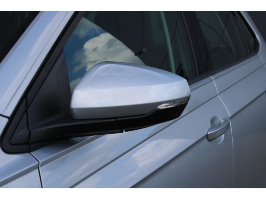 Volkswagen Polo 1.0 TSI Life | Achterbank in delen neerklapbaar | Airco | Alarm klasse 1(startblokkering) ActivLease financial lease