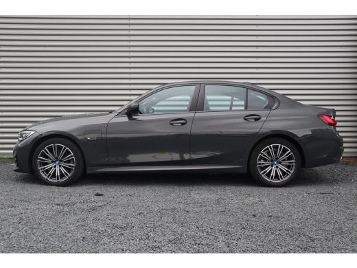 BMW 3 Serie M-Sport M Schaalstoelen / Dravit Grau / HiFi / Camera / ActivLease financial lease